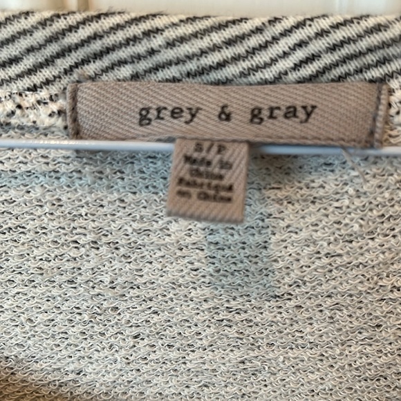 Grey & Gray knit top - Picture 2 of 6